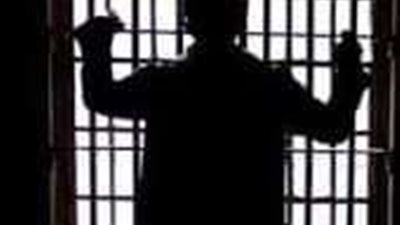 على خلفية اعتدائه على سائق بأكتوبر.. حبس موظف متقاعد 4 أيام