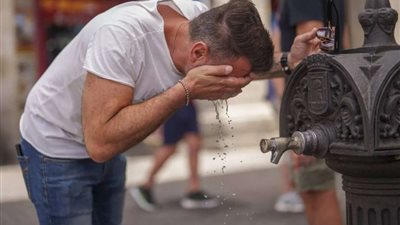 طقس الجمعة.. أجواء حارة نهارًا وباردة ليلًا مع تحذيرات من الشبورة المائية