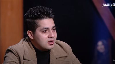 المطرب عنبة يبكي بسبب قصة مؤثرة.. وتحدث عن حبه للزمالك.. فيديو