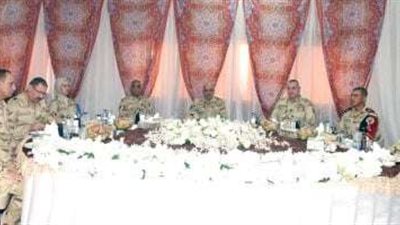 الفريق أحمد خليفة يشارك إفطاره مع مقاتلي هيئة الإمداد والتموين لتعزيز الروح الوطنية