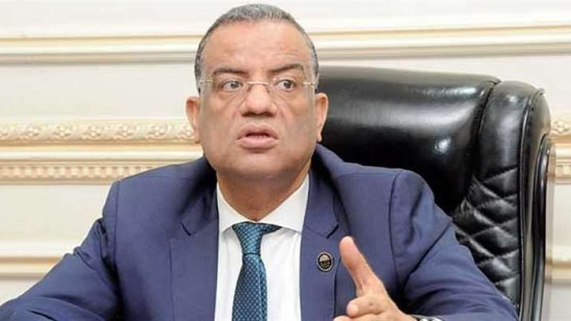 الكاتب الصحفي محمود