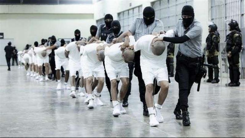 قوات السلفادور تحتجز