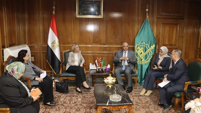 محافظ القليوبية يستقبل