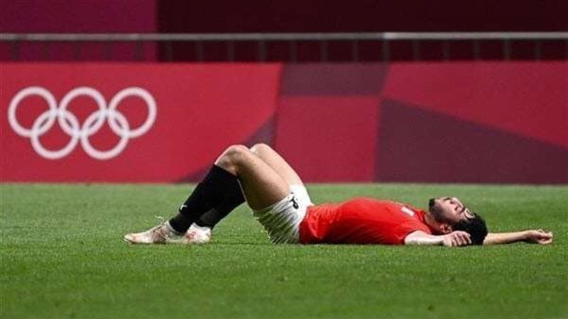 أكرم توفيق لاعب النادي