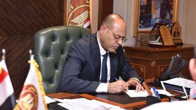 حسما للجدل.. وزير العمل يعلن تمديد إجازة عيد الفطر