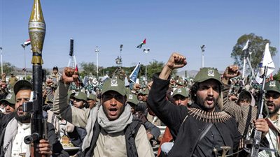 التوتر يتصاعد في اليمن.. غارات جوية جديدة تستهدف مواقع عسكرية للحوثيين