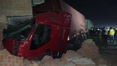 اصطدام مقطورة بأحد المنازل في قرية البقاشين بكفر شكر بالقليوبية.. شوف التفاصيل كاملة