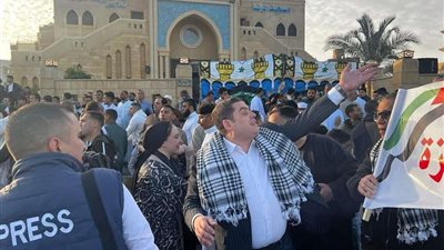 وقفة حاشدة لدعم القضية الفلسطينية ورفض التهجير بعد صلاة العيد