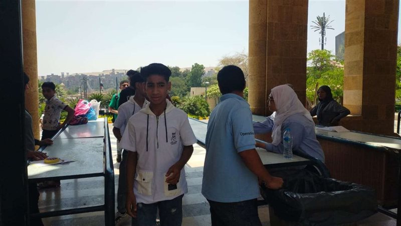 توافد الزوار على