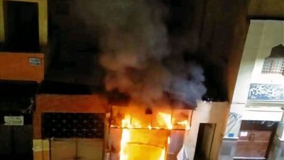 السيطرة على حريق نشب داخل محل أمام محطة مترو حدائق حلوان