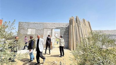 إزالة 3 منازل وسور و3 محال مخالفين على أرض زراعية بالقنطرة شرق الإسماعيلية