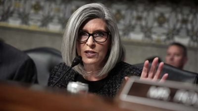 إرنست تشيد بدور الجنود الأوكرانيين في دعم القوات الأمريكية خلال حرب العراق