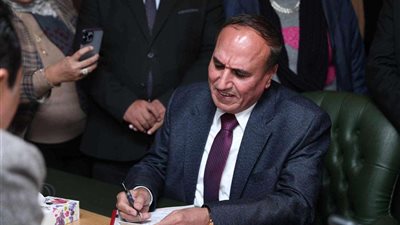 سلامة يسجل فى كشوف حضور عمومية الصحفيين