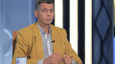 محلل سياسي: زيلينسكي مُجبر على التضحية بثروات بلاده