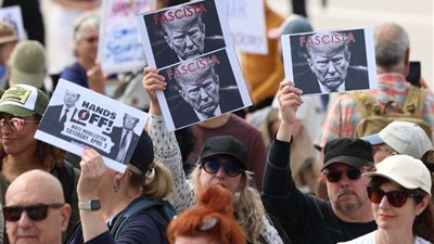 العالم يتحد ضد ترامب.. مظاهرات محلية وعالمية ضد الرئيس الأمريكي وحليفه ماسك