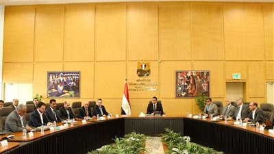 وزير الإسكان يجتمع بممثلي شركات التطوير العقاري