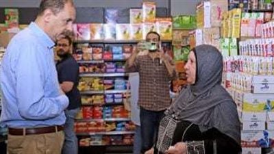 محافظ سوهاج يتفقد الشوارع والمحال التجارية ويوجه بتحرير محاضر ضد المخالفين