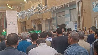 بالصور.. إقبال كبير من الأهالي على تشييع جثمان مدير إدارة الباجور لمثواه الأخير