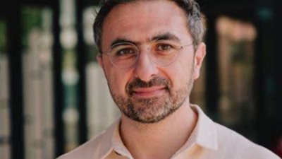 بعد طرد مايكروسوفت موظفيها للاحتجاج.. من هو مصطفى سليمان مسؤول الذكاء الاصطناعي بالشركة؟