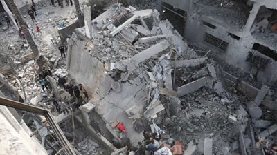 عشرات الشهداء والجرحى جراء غارات إسرائيلية مكثفة في غزة