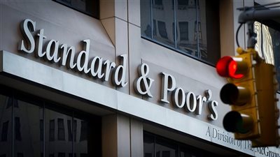 ستاندرد آند بورز للتصنيفات الائتمانية تعدل نظرتها المستقبلية لمصر.. اعرف التفاصيل