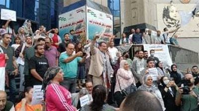 وقفة احتجاجية أمام نقابة الصحفيين تنديدًا بعدوان الاحـ ـتلال على غزة في ذكرى مذبـ ـحة بحر البقر