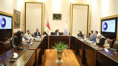 وزير الصحة يستقبل ممثلى شركة 