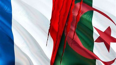 الجزائر تطرد 12 موظفا بالسفارة الفرنسية من أراضيها.. وباريس تهدد برد فوري