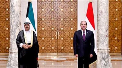 ترحيبًا بالسيسي .. أمير الكويت وولي العهد يشاركان في رقصة 