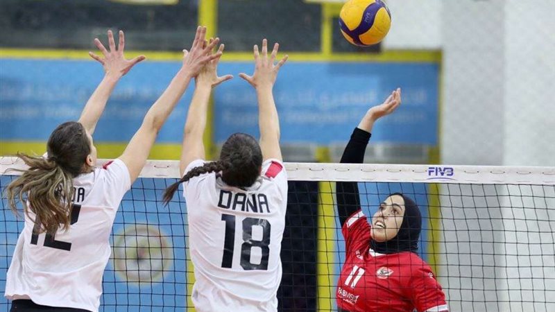 الأهلى والزمالك طائرة