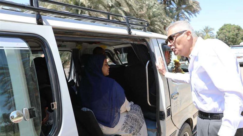 محافظ أسوان للمواطنين