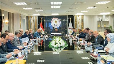 تنفيذا لتوجيهات الرئيس.. وزير الانتاج الحربي يعمل على تعميق التصنيع المحلي