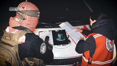 بعد غارة اسرائيلية.. القسام تؤكد فقد الاتصال بالمجموعة الآسرة للجندي ألكسندر