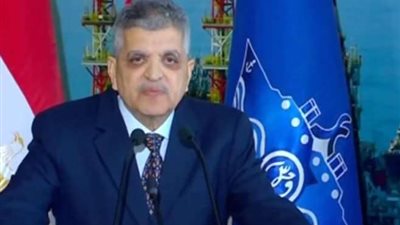رئيس هيئة قناة السويس يشيد بتخطى واقعة جنوح سفينة إيفرجرين