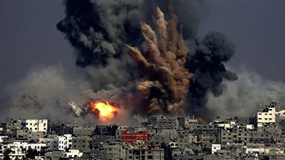 الاحتلال يقصف خيام النازحين في غزة ويخلف شهداء من النساء والأطفال