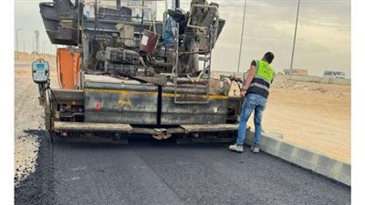 وزير الإسكان يتابع تطوير الطرق والمرافق في المدن الجديدة