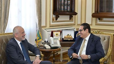 لتعزيز التعاون البحثي بين البلدين.. سفير اليونان يزور جامعة القاهرة