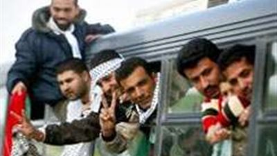 الفلسطينيون يحيون يوم الأسير وسط تصاعد الانتهاكات الإسرائيلية