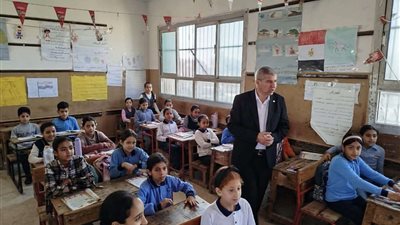 وكيل أول تعليم الشرقية يتفقد مدرسة الشهيد معتصم أحمد الابتدائية لمتابعة سير العملية التعليمية