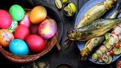 احتفالات شم النسيم 2025.. تحذيرات من التسمم الغذائي مع الفسيخ والرنجة والبيض الملون