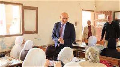 وزير التعليم يقوم بزيارة لبعض مدارس الشرقية لمتابعة سير العملية التعليمية