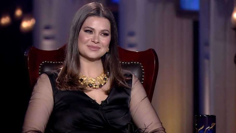 الفنانة يسرا اللوزي