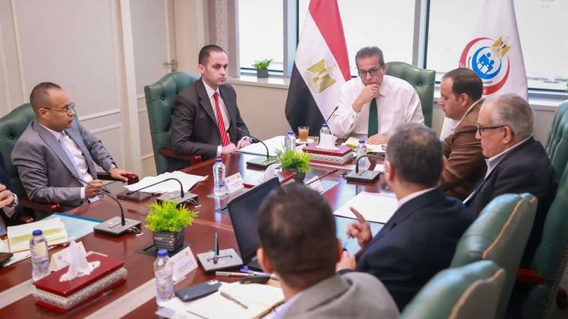 اجتماع وزير الصحة