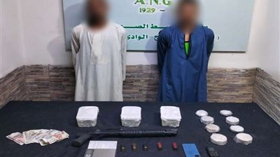 ضبط عنصرين إجراميين بحوزتهما مخدرات وأسلحة بقيمة 2 مليون جنيه بأسيوط
