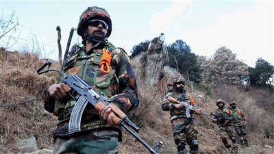 بعد تصاعد التوترات مع باكستان.. نيودلهي تُغلق أكثر من نصف الأماكن السياحية في كشمير