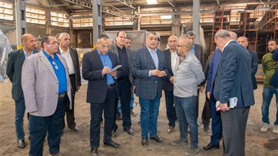 وزير  الإنتاج الحربي يتفقد شركة شبرا للصناعات الهندسية ويشدد على الالتزام بالتوقيتات المحددة لإنجاز المشروعات
