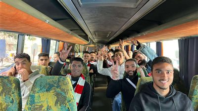 استعدادًا لمواجهة المصري.. توافد جماهير الزمالك أمام مقر النادي