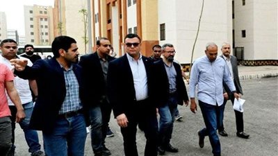 بالصور.. جولة تفقدية لوزير الإسكان بعدد من مشروعات السكنية بمدينة العبور الجديدة