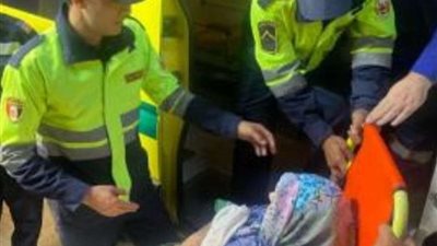 لفتة إنسانية .. الشرطة تنقل سيدة مريضة إلى المستشفى بالشرابية بعد استغاثة نجلها