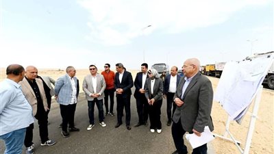 وزير الإسكان يتابع سير العمل بمشروعات 